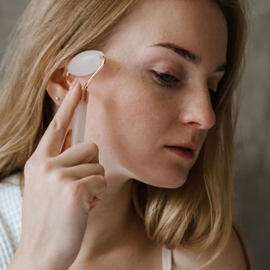 Gua sha visage rouleau de massage jade rose