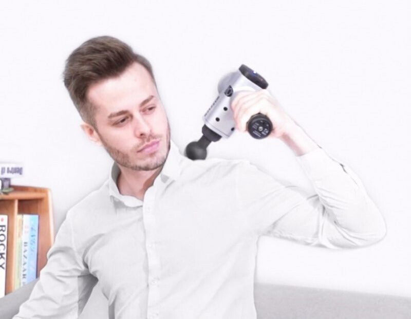 pistolet massage musculaire epaule homme