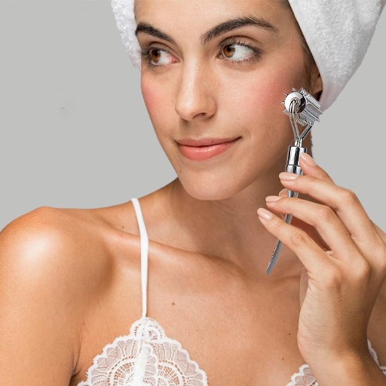 Rouleau massage femme soin visage
