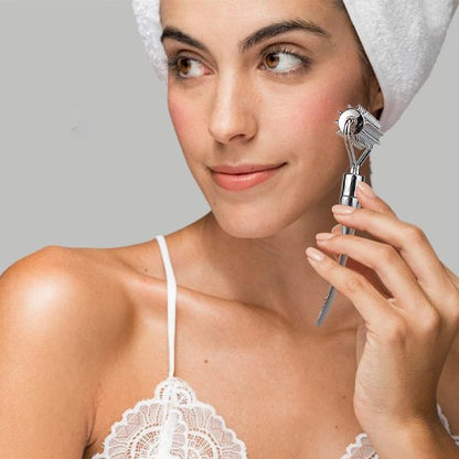 Rouleau massage femme soin visage