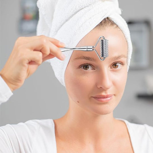 Rouleau massage visage femme peau