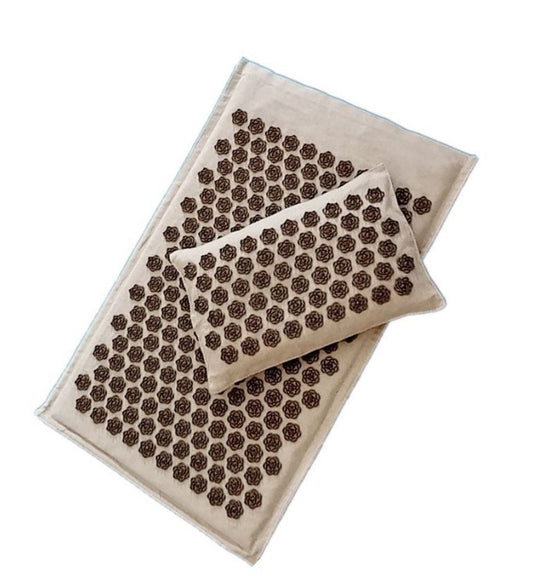 tapis acupression beige brun avec coussin